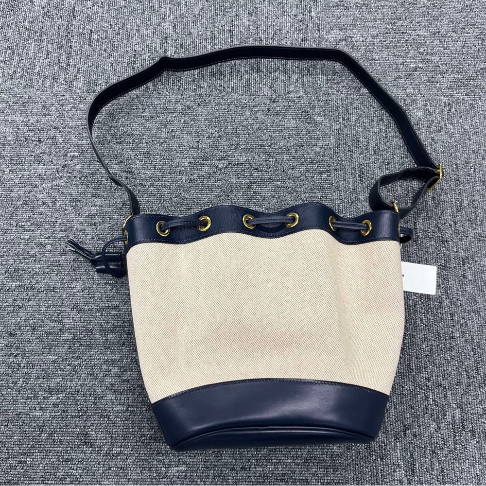 Hermes Market Vintage handbag. Elegant Navy and Cream Women's Bag